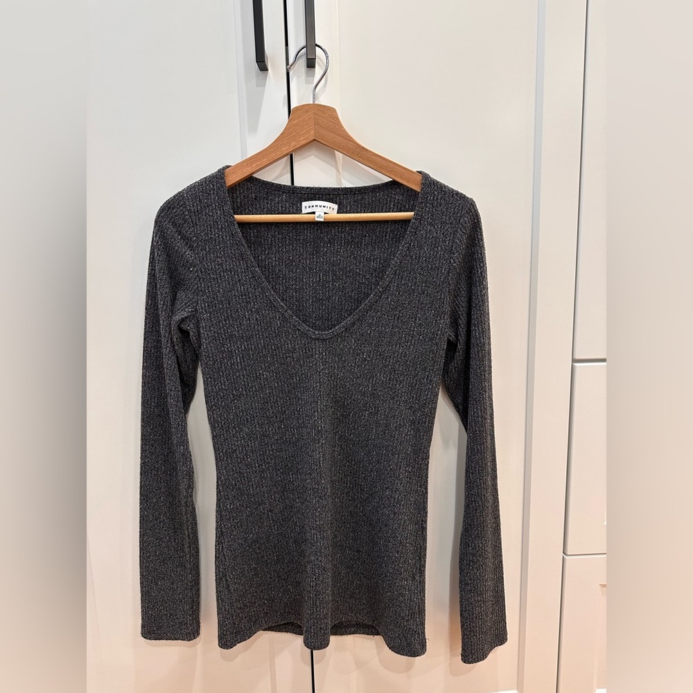 Aritzia brand, Community Top (Size: Medium)